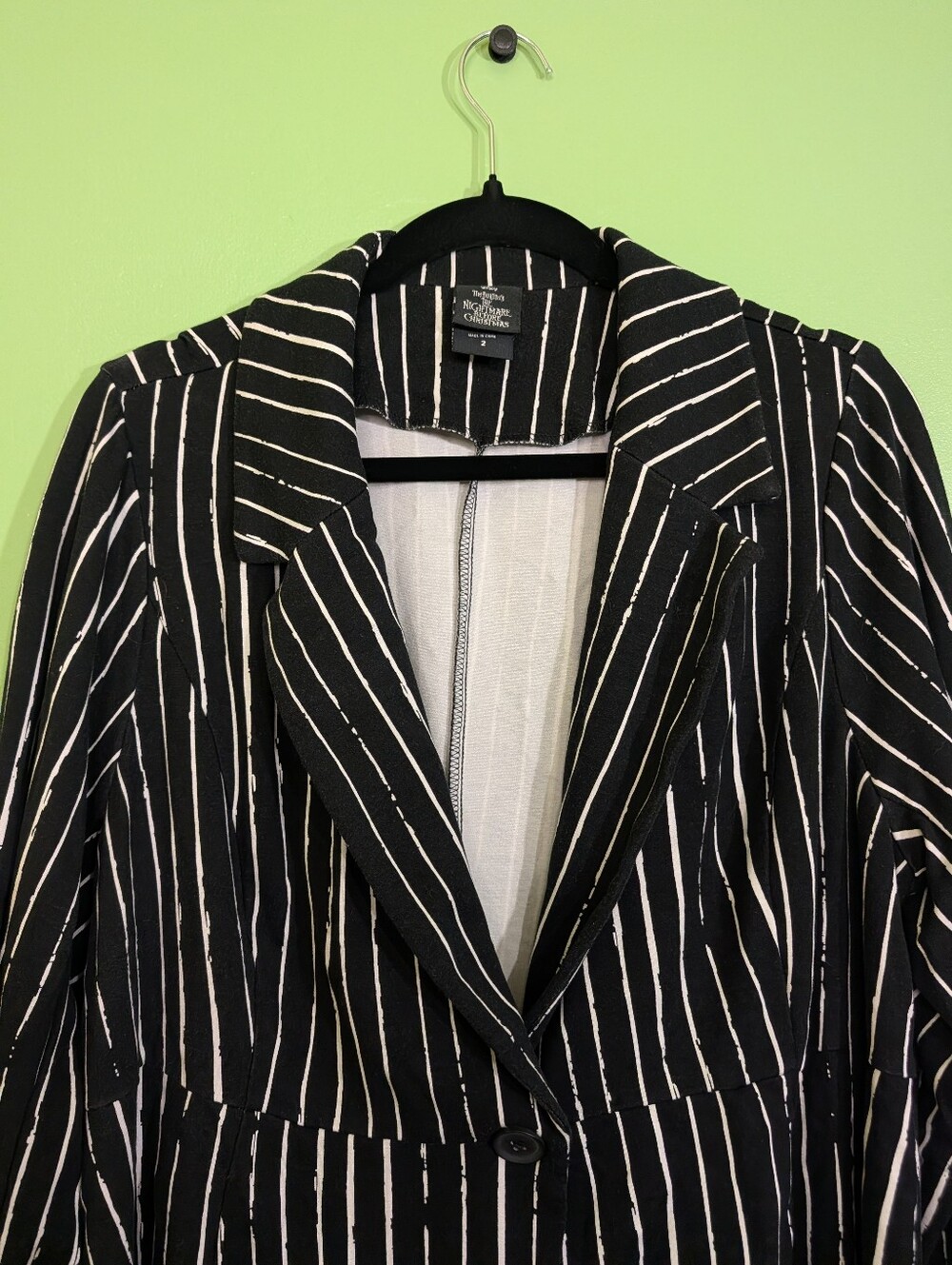 🖤 Disney Tim Burton’s The Nightmare Before Christmas Pinstripe Suit Set Sz 1/2 - Picture 4 of 15